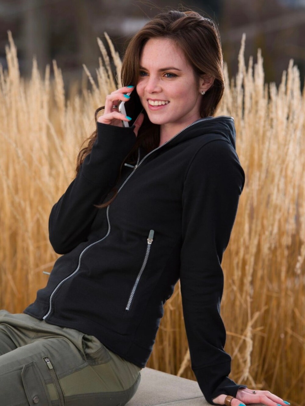 SCOTTeVEST Chloe Glow Zip Hoodie Size Medium in Black - 18 Pockets! Travel Hike